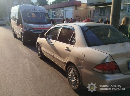 У Конотопі 11-річний хлопець потрапив під колеса авто фото У Конотопі 11-річний хлопець потрапив під колеса авто фото