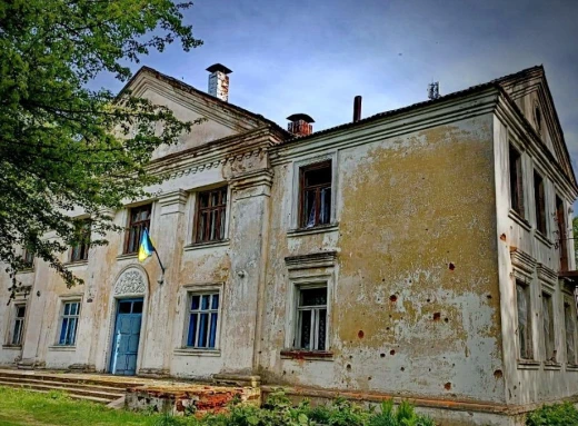 Російські окупанти обстріляли Сумщину: пошкоджений будинок культури фото
