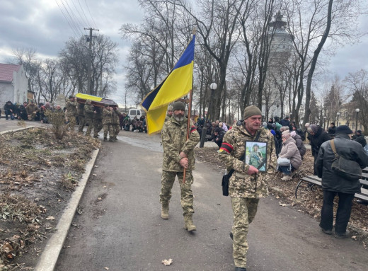 На Глухівщині попрощалися із захисником Ігорем Давиденком фото