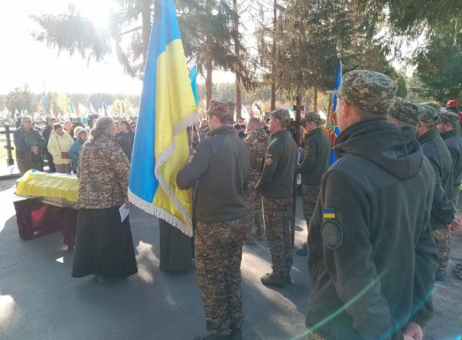 Сум’яни попрощалися із захисником Олександром Калініним фото