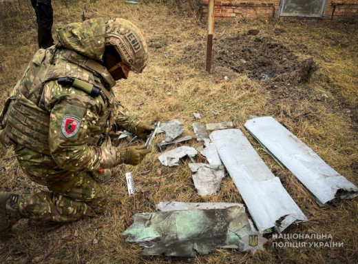Поблизу об’єкта інфраструктури в Сумському районі виявили уламки російського безпілотника фото