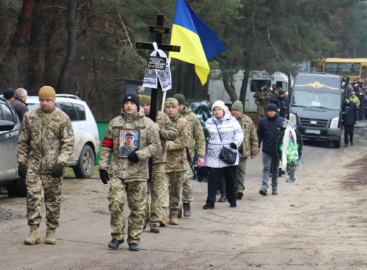 У Тростянці попрощалися із захисником Богданом Богатіщевим фото