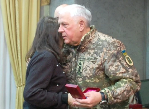 Сім’ям загиблих військовослужбовців з Сумщини вручили державні нагороди фото
