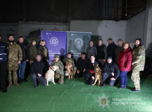 У Сумах кінологи та психологи провели каністерапевтичне заняття для поранених правоохоронців фото