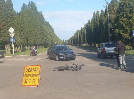 У Кролевці розслідують ДТП, в якій травмовано велосипедиста фото У Кролевці розслідують ДТП, в якій травмовано велосипедиста фото