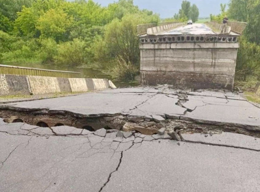 На Конотопщині зруйновано міст через Сейм фото На Конотопщині зруйновано міст через Сейм фото