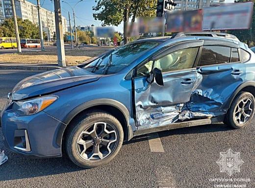 ДТП у Сумах: зіткнулися Subaru та Dodge, є постраждалий фото