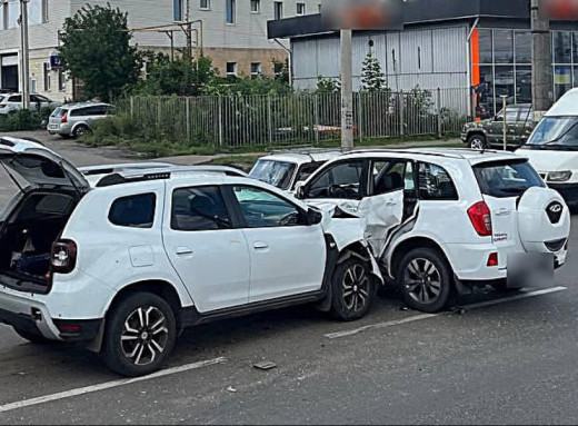 У Сумах на Білопільському шляху в аварії постраждала пасажирка фото
