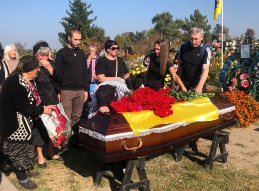 У Білопіллі поховали героя, який загинув за Україну фото
