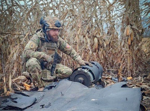 Поліція Сумщини знищила бойовий елемент фугасно-уламкової дії зі збитого безпілотника рф фото