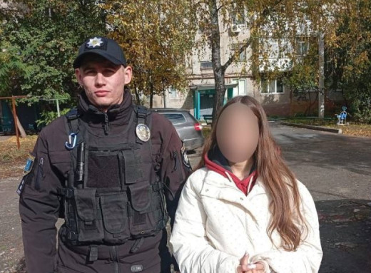 У Сумах поліція розшукала 13-річну дівчину, яка пішла з дому та не виходила на зв’язок фото У Сумах поліція розшукала 13-річну дівчину, яка пішла з дому та не виходила на зв’язок фото