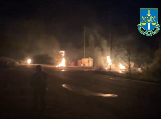 У Путивлі окупанти зруйнували АЗС: 11 поранених, серед них дитина фото У Путивлі окупанти зруйнували АЗС: 11 поранених, серед них дитина фото