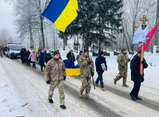 Кролевеччина попрощалася із загиблим десантником Олегом Делі фото