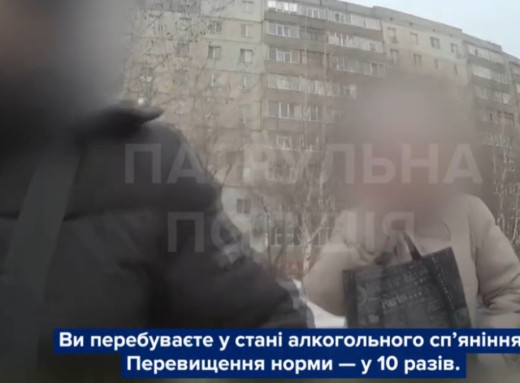 У Сумах нетверезий водій без прав протаранив дві автівки (відео) фото