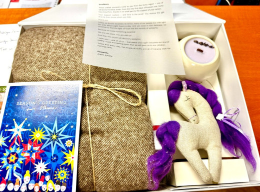 Міністр Андрій Сибіга передав колегам за кордон святкові вироби з прифронтової Сумщини фото