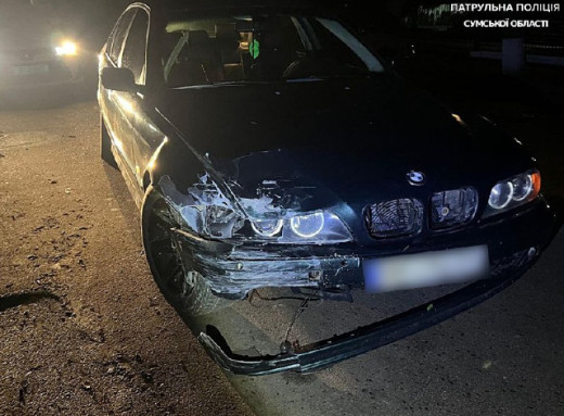 Масштабна аварія на Покровській: 19-річний водій BMW протаранив дві припарковані машини фото