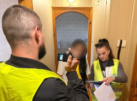 У Сумах викрили жінку, підозрювану в сутенерстві фото У Сумах викрили жінку, підозрювану в сутенерстві фото