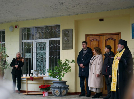 У Сумах відкрили барельєф на честь загиблого захисника, скульптора Руслана Мовчана фото У Сумах відкрили барельєф на честь загиблого захисника, скульптора Руслана Мовчана фото