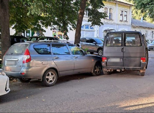 У Сумах Volkswagen Transporter зіткнувся з ВАЗом фото