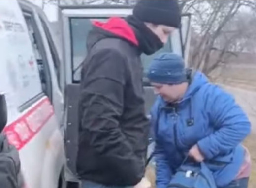 Евакуація зі Зноб-Новгородської громади: рятувальники вивезли матір із дитиною (відео) фото