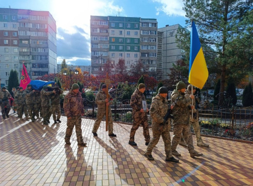 У Сумах попрощалися із молодшим сержантом Олексієм Николенком, який загинув на Донеччині фото У Сумах попрощалися із молодшим сержантом Олексієм Николенком, який загинув на Донеччині фото