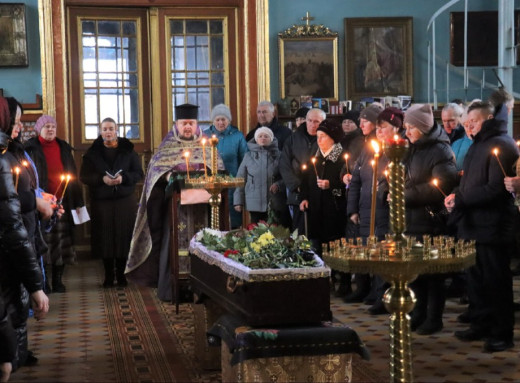 Тростянчани попрощалися з військовослужбовцем Олегом Захарченком фото