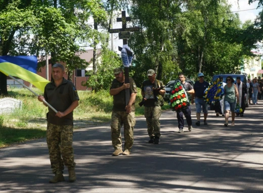 Охтирчани попрощалися із захисником Юрієм Миколенком фото