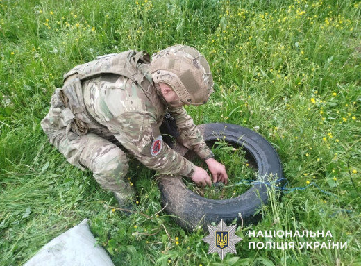 На Сумщині вибухотехніки знищили нездетоновані ворожі суббоєприпаси фото На Сумщині вибухотехніки знищили нездетоновані ворожі суббоєприпаси фото