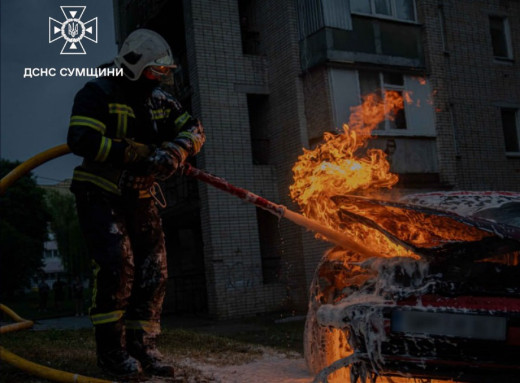 У Ворожбі рятувальники ліквідували пожежу авто фото