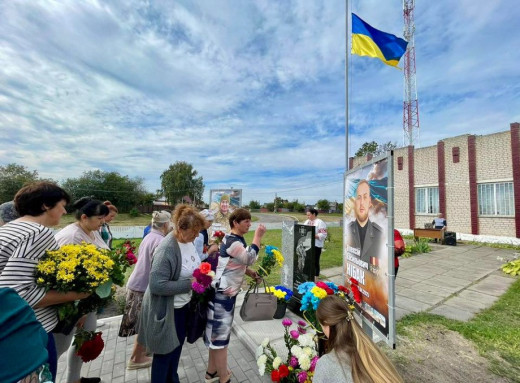 На Кролевеччині відкрили Алею пам’яті та слави загиблим воїнам фото На Кролевеччині відкрили Алею пам’яті та слави загиблим воїнам фото
