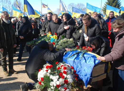 У Шостці провели в останню путь загиблого захисника Сергія Лазненка фото