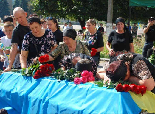 Шосткинці попрощалися із загиблим захисником Володимиром Чайкою фото