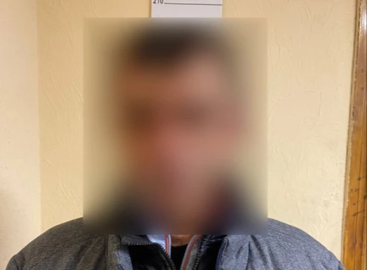 У Сумах затримали чоловіка, який витратив зі знайденої картки сусіда 32 тисячі гривень фото