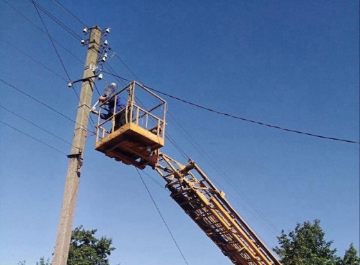 У Сумах комунальники оновили освітлення на Баранівці фото