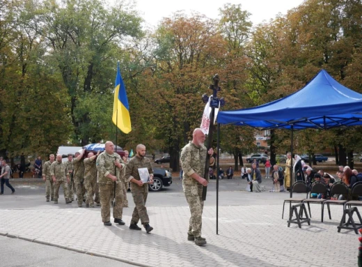 Роменці попрощалися із 20-річним захисником Денисом Крамаренком фото