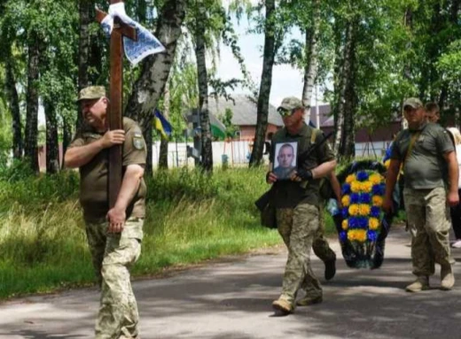 Охтирчани попрощалися із захисником Віталієм Колотом фото