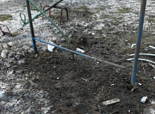 Російський безпілотник «Молнія» влучив у дитячий майданчик у Сумах