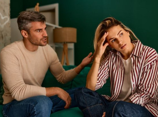 🚩 Ці 11 фраз видають нарциса і маніпулятора: тікайте, якщо він так говорить