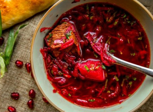 🥣 Борщ втрачає колір через цю помилку: ось як зробити його червоним і апетитним