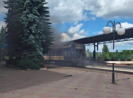 У Сумах окупанти завдали удару дроном по вокзалу 