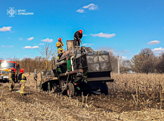На Сумщині під час польових робіт загорівся комбайн: вогнеборці врятували 20 гектарів кукурудзи