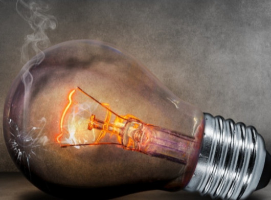 Стали відомі графіки погодинних відключень світла для Сумщині на 17 грудня