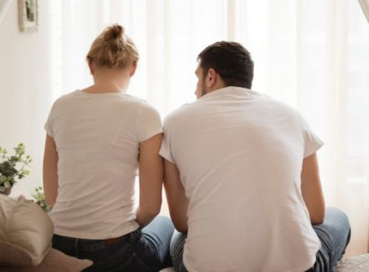 Людина-айсберг: 5 ознак того, що партнер не здатний на глибоку близькість