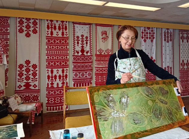 Кольори, що надихають – як у Сумах 29 років працює студія «Батик»