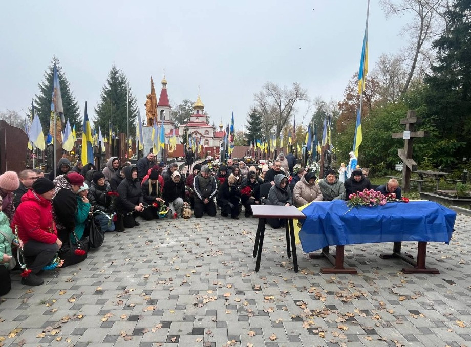 У Шостці попрощалися з Героєм Максимом Кривущенком, який загинув у бою в травні 2022 року