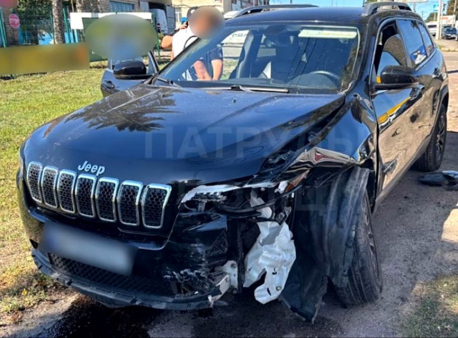У Сумах двоє водіїв травмовані внаслідок ДТП на перехресті (відео)